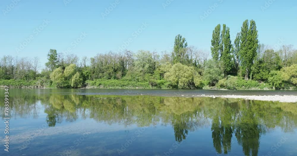 Neuenburg am Rhein im Schwarzwald. Rheingarten am Ufer des Altrheins mit Blick aud die Rheininsel
Neuenburg am Rhein im Schwarzwald. Rheingarten am Ufer des Altrheins mit Blick aud die Rheininsel
