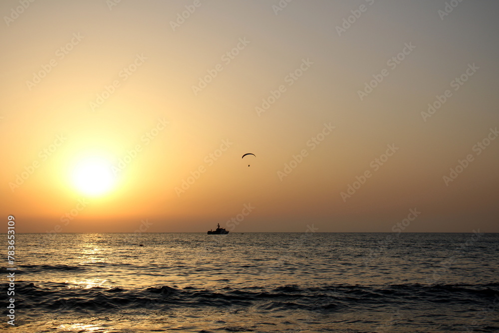 Lighting and color of the sky above the horizon at sunset. Lighting and color of the sky above the horizon at sunset.