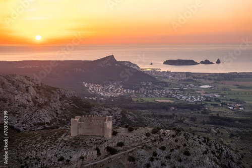 Paisaje de la Costa Brava con vista aérea, Castillo del Montgrí, Islas Medas, L'Estartit, Cataluña