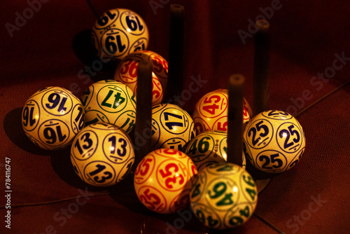 Bolas de golfe com numeração para sorteio.  photo