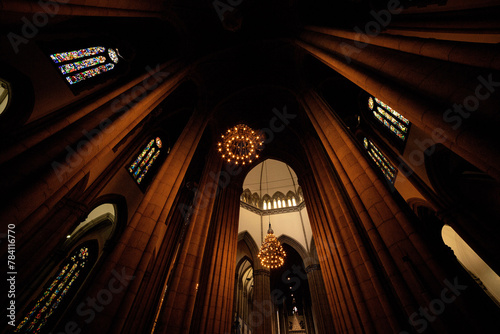 Interior da Catedral da Sé, lustre, vitral, luz e sombra. photo
