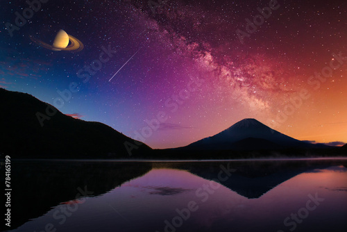 富士山にかかる土星と星空合成
