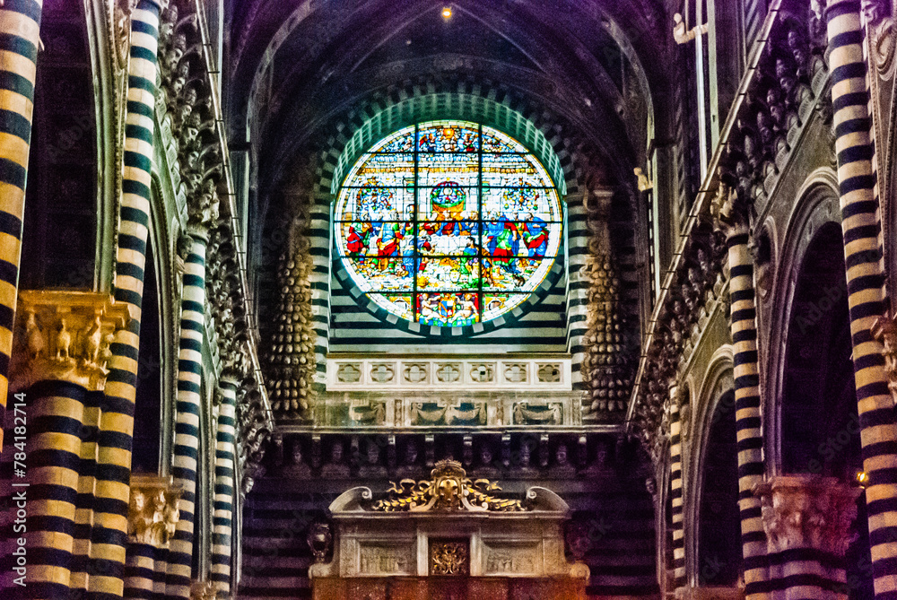 Obraz premium Siena, Italy - May 11 2013: Interior of Siena Baptistery of San Giovanni