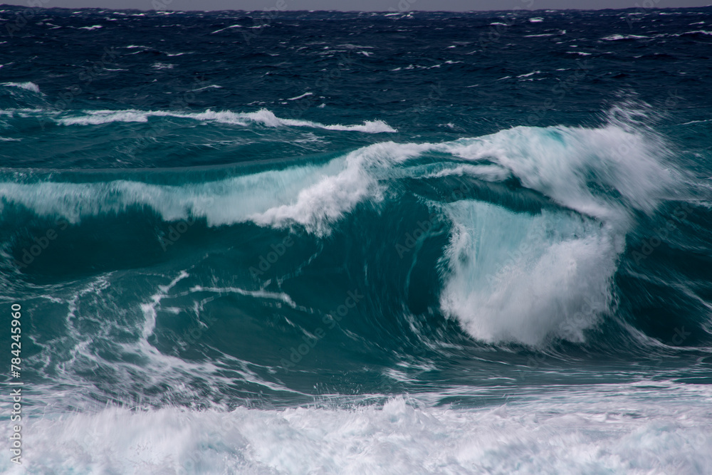 Fototapeta premium 奄美の海, ダイナミックな海, 美しい波, 美しい波色, 