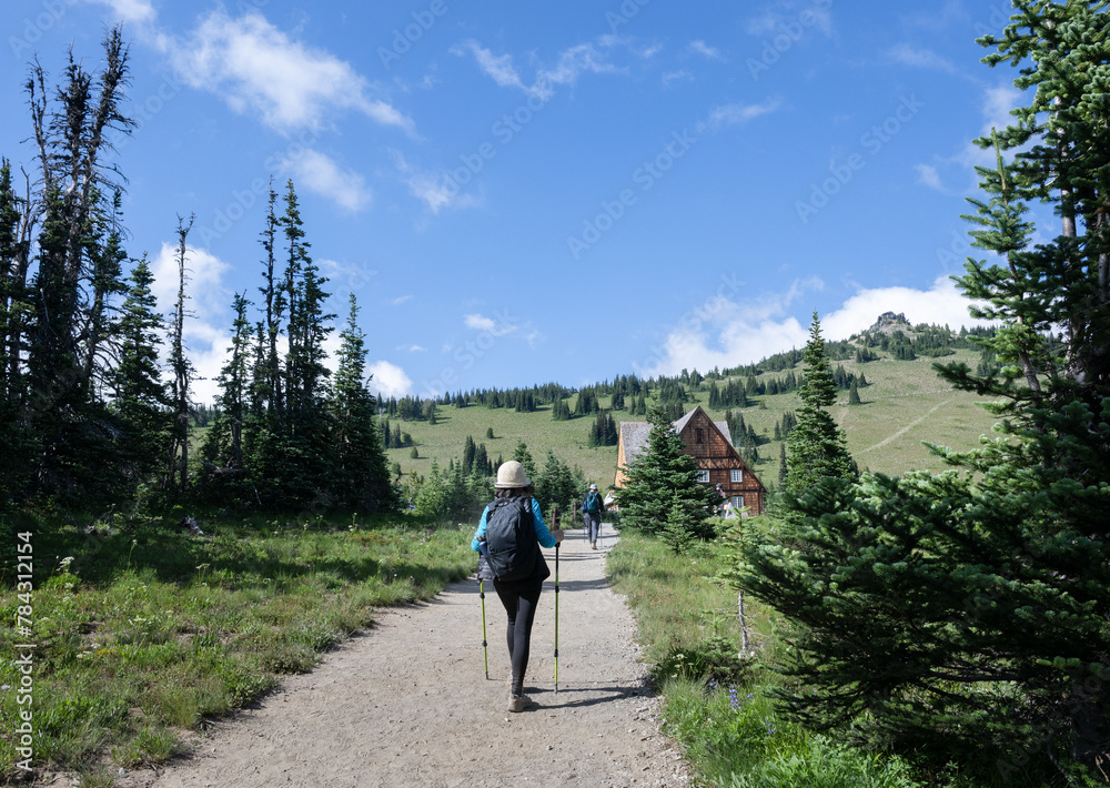 Obraz premium People hiking Sunrise Trail towards Sunrise Visitor Center, Mount Rainier National Park. Washington State.