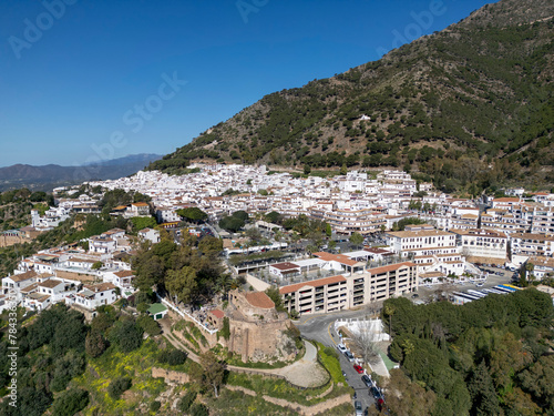 vista aérea del bonito pueblo mediterráneo de Mijas en la costa del sol de Málaga, España