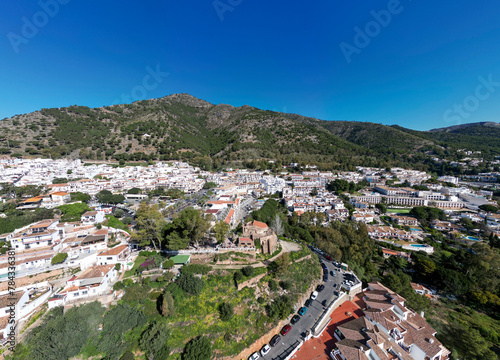 vista aérea del bonito pueblo mediterráneo de Mijas en la costa del sol de Málaga, España