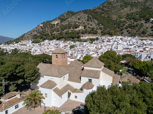 vista aérea del bonito pueblo mediterráneo de Mijas en la costa del sol de Málaga, España