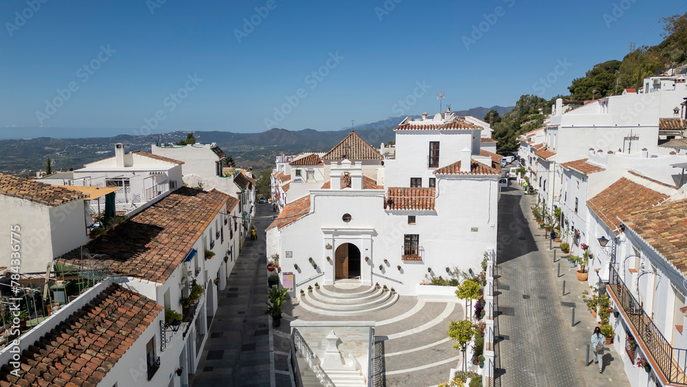 vista de la Ermita de Nuestra Señora de los Remedios en el municipio de Mijas, Andalucía