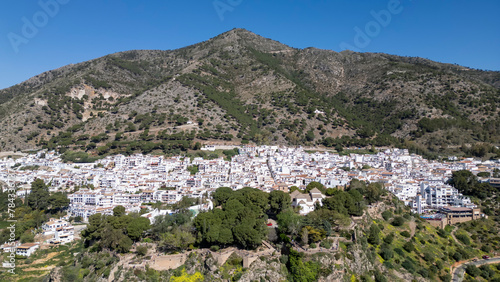 vista aérea del bonito pueblo mediterráneo de Mijas en la costa del sol de Málaga, España