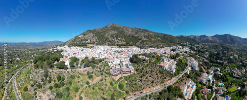 vista aérea del bonito pueblo mediterráneo de Mijas en la costa del sol de Málaga, Andalucía