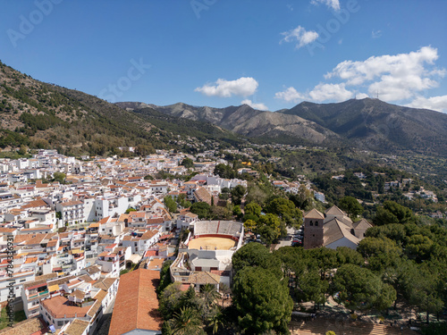 vista aérea del bonito pueblo mediterráneo de Mijas en la costa del sol de Málaga, España