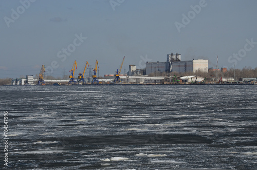 Ice drift on the Volga
