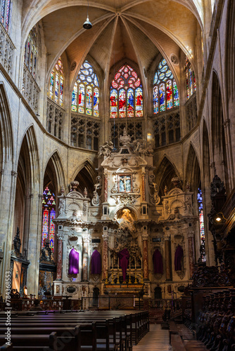 Vue d’ensemble de la nef et du chœur de la de la Cathédrale Saint-Étienne à Toulouse