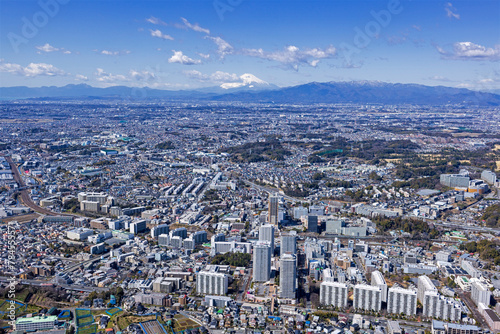 郊外の住宅地・東戸塚上空より富士山・2024年撮影