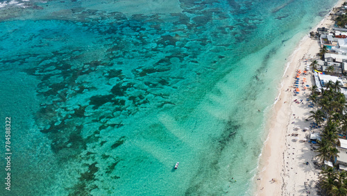 Spiaggia dell'isola di San Andrés vista da drone , Colombia