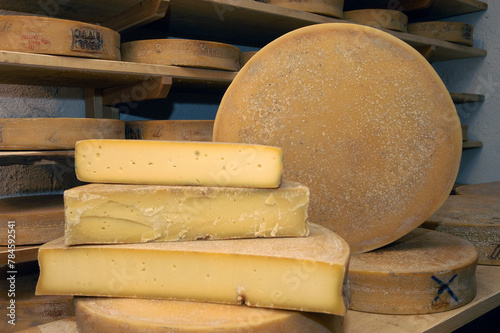 Valtellina Food Bitto cheese seasoning for the production of Valtellina pizzoccheri