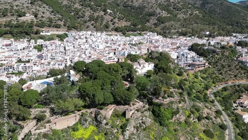 vista aérea del bonito pueblo mediterráneo de Mijas en la costa del sol de Málaga, España