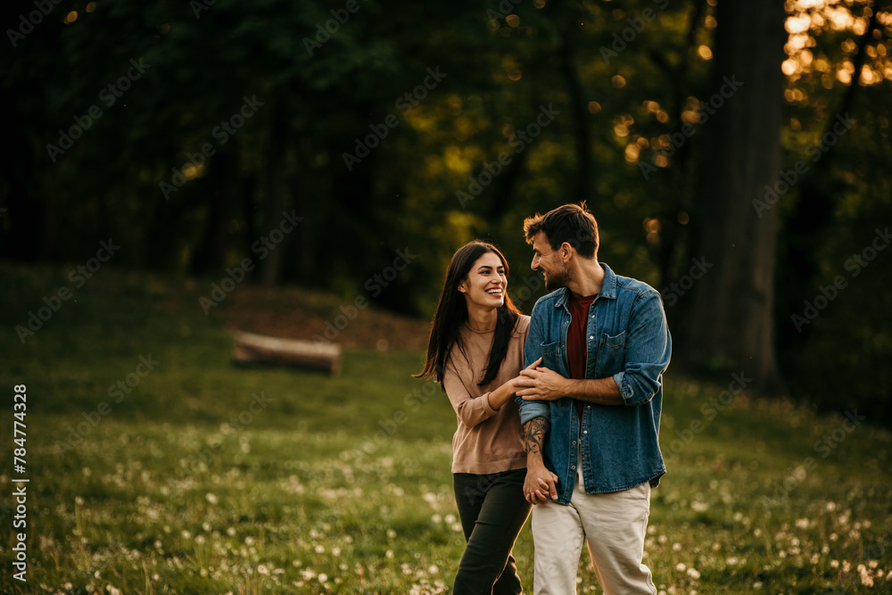 Fototapeta premium Couple enjoying the serenity of a sunset walk outdoors