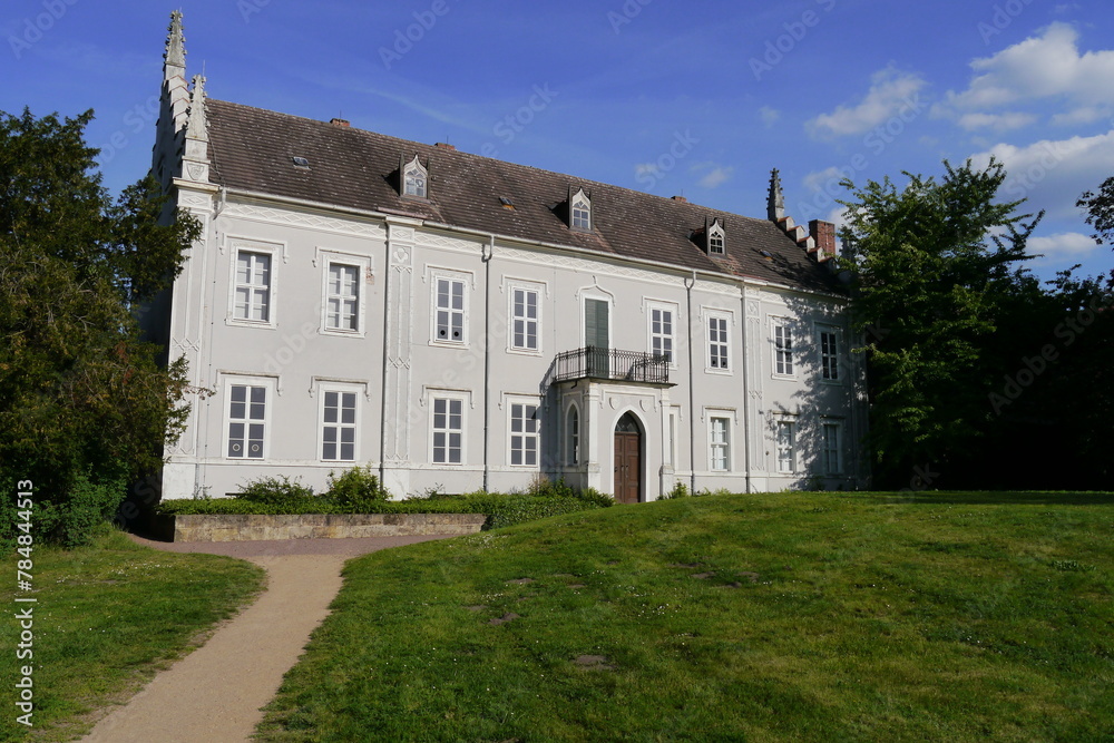 Graues Haus im Wörlitzer Park im Dessau Wörlitzer Gartenreich