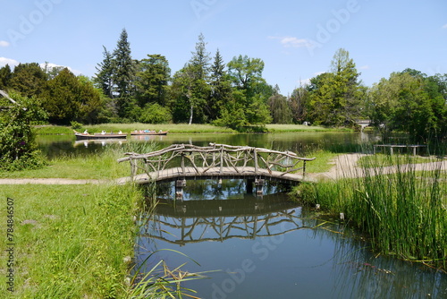 Brücke im Wörlitzer Park im Dessau-Wörlitzer Gartenreich in Sachsen-Anhalt