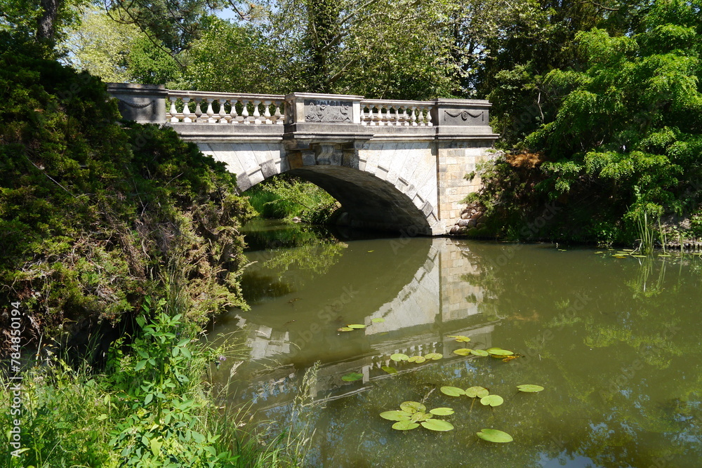 Brücke im Wörlitzer Park im Dessau Wörlitzer Gartenreich