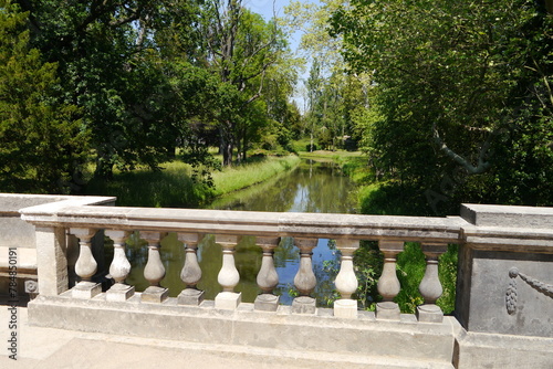 Balustrade einer Brücke im Wörlitzer Park im Dessau Wörlitzer Gartenreich