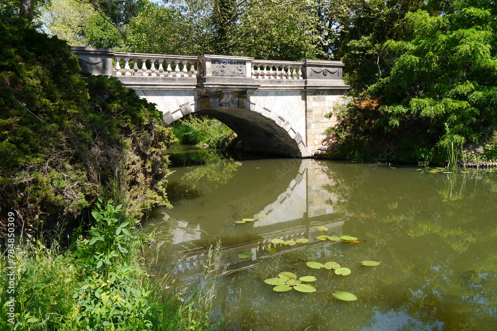 Brücke im Wörlitzer Park im Dessau-Wörlitzer Gartenreich in Sachsen-Anhalt Brücke im Wörlitzer Park im Dessau-Wörlitzer Gartenreich in Sachsen-Anhalt