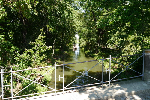 Brückengeländer am Kanal im Wörlitzer Park im Dessau-Wörlitzer Gartenreich photo