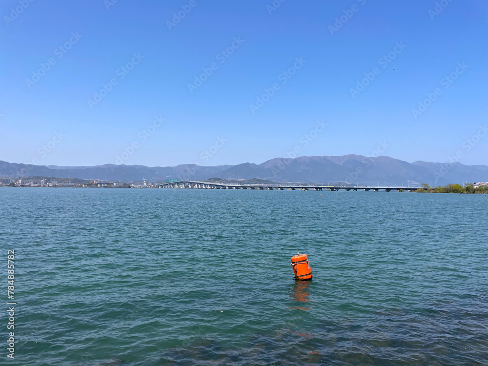 琵琶湖大橋と比良山系