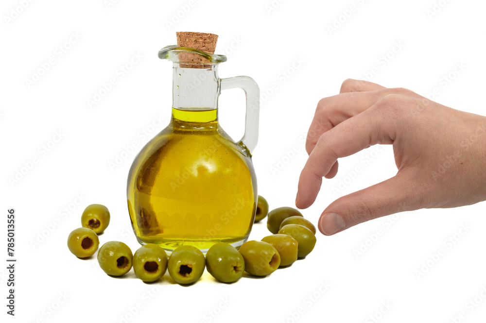 Oliwa z oliwek w szklanej butelce, obok zielone oliwki - obrazy, fototapety, plakaty 