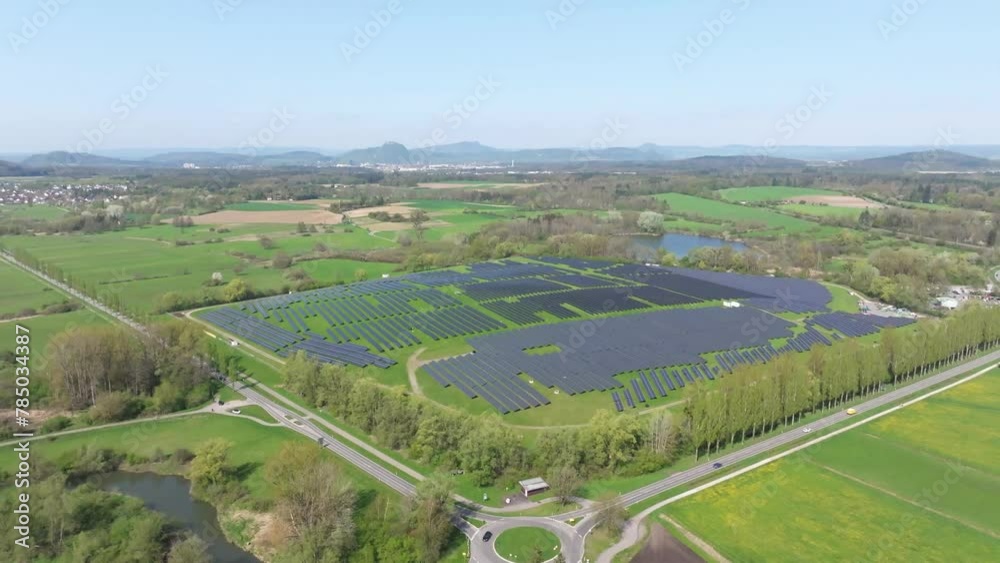 Luftaufnahme, Solarmodule, Solarpark, Photovoltaik, Stromerzeugung aus Sonnenenergie auf einer ehemaligen Mülldeponie bei Radolfzell am Bodensee