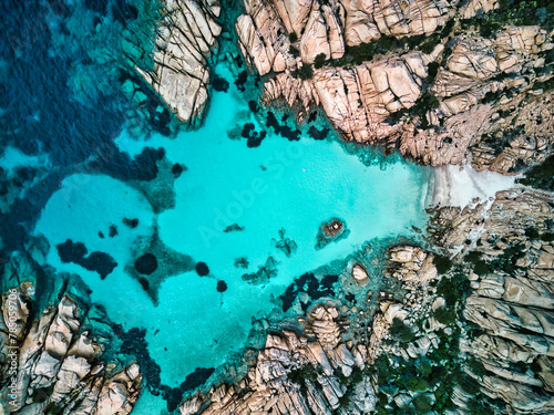 Vista panoramica aerea della bellissima spiaggia di cala coticcio chiamata tahiti photo