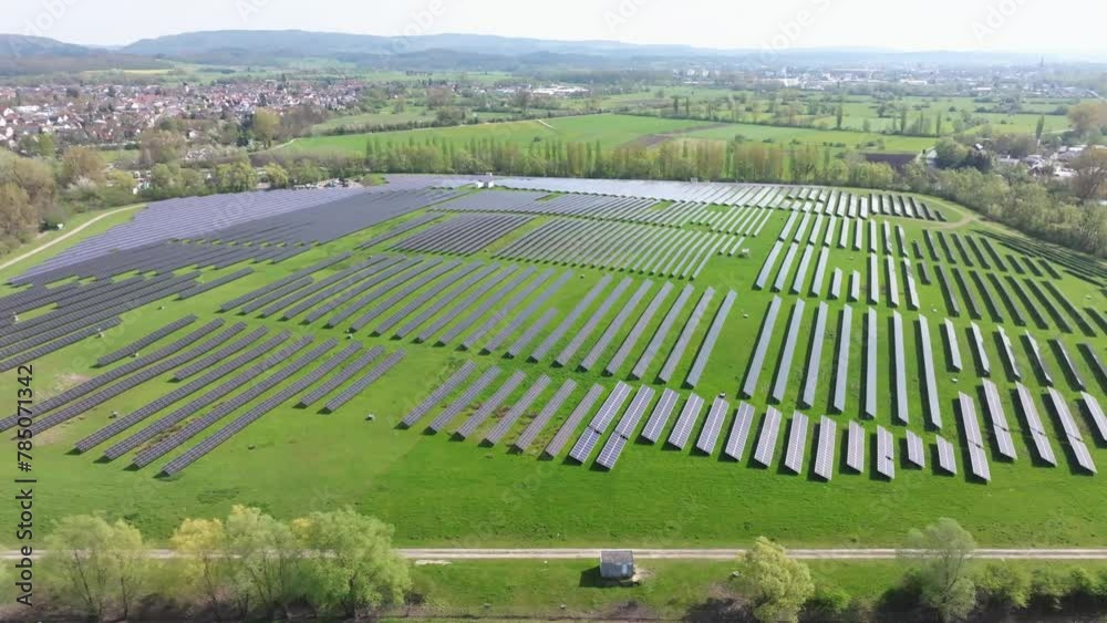 Luftaufnahme, Solarmodule, Solarpark, Photovoltaik, Stromerzeugung aus Sonnenenergie auf einer ehemaligen Mülldeponie bei Radolfzell am Bodensee