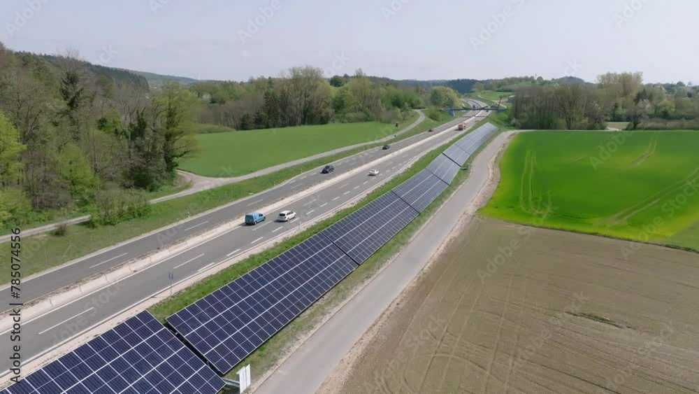 Luftaufnahme, Solarmodule, Solarpark, Photovoltaik, Stromerzeugung aus Sonnenenergie an einem Lärmschutzwall an der Bundesstraße B33 zwischen Markelfingen und Allensbach