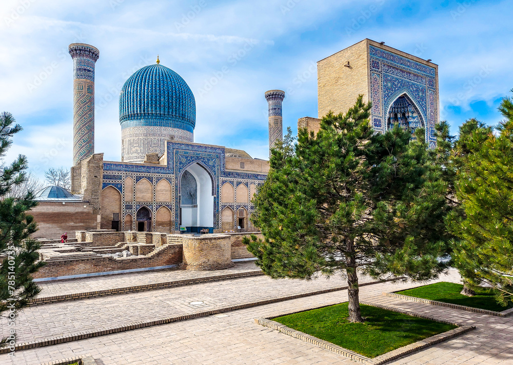 Φωτογραφία Gur-e-Amir or Guri Amir is a mausoleum of the Turco-Mongol conqueror Timur (also known as Tamerlane) in Samarkand, Uzbekistan