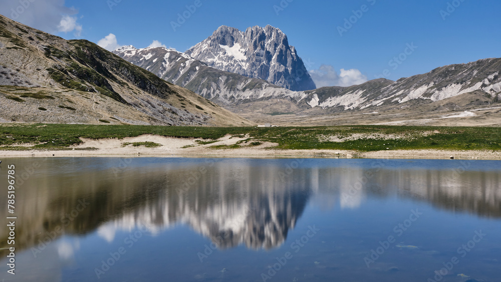 GRAN SASSO: il lago Pietranzoni, il Corno Grande e Campo Imperatore