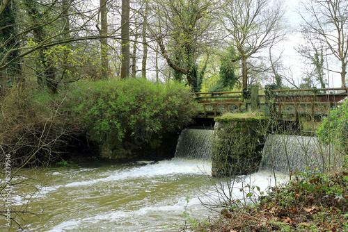 фотографія Sluice gate controlling the flow on the River Eden in Kent