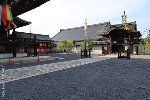 A Japanese temple ：a scene of the precincts of Chion-in Temple in Kyoto City　日本のお寺：京都市にある知恩院境内の風景 photo