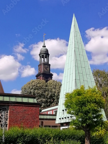 Norwegische Seemannskirche und Michel in Hamburg