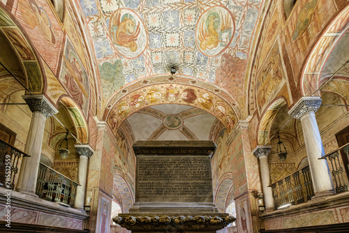 Feltre  interno santuario dei santi Vittore e Corona