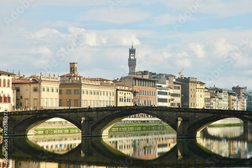 Immagine del centro storico di  Firenze dal fiume Arno 