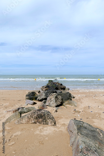 plage et ses rochers