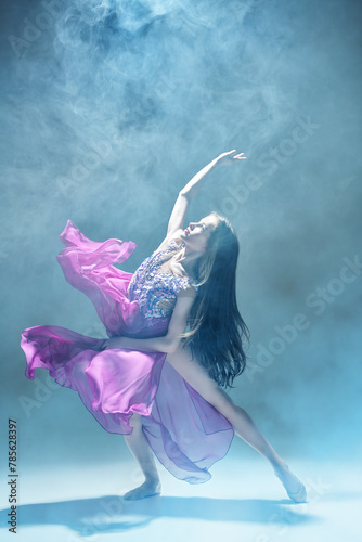 contemporary ballet dancing