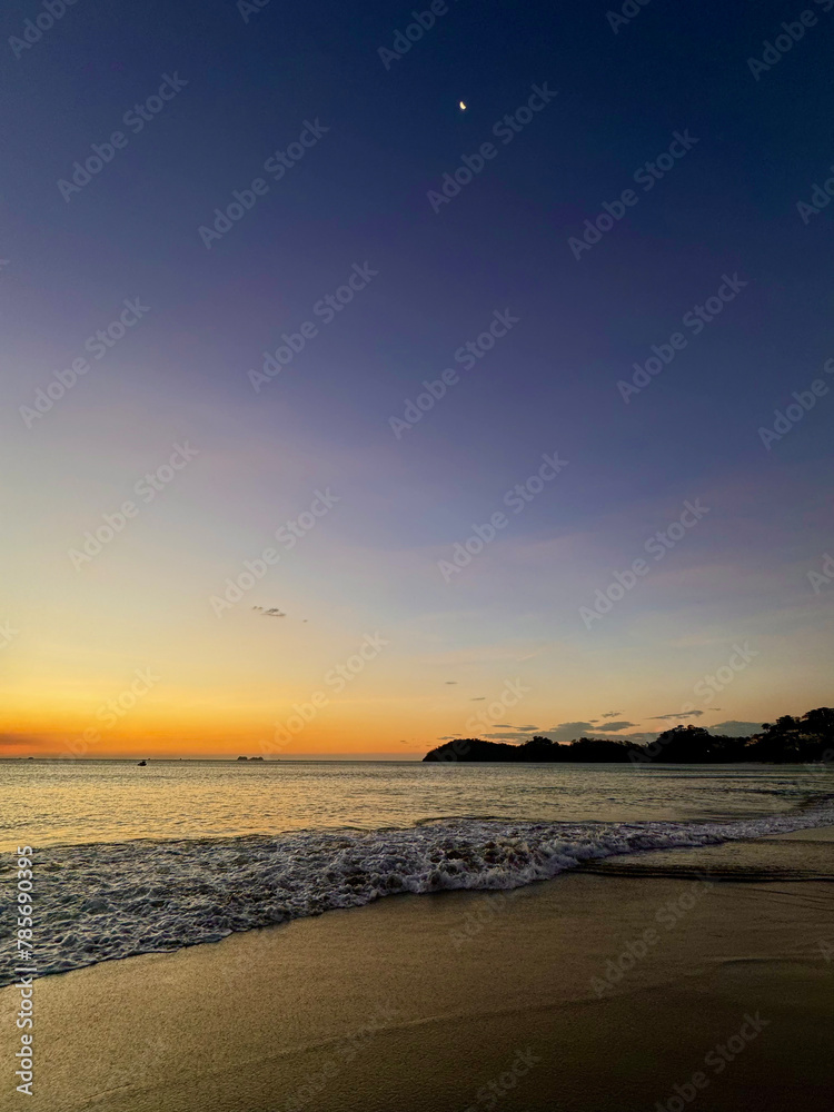 Obraz premium Beautiful beach sunset in Flamingo, Costa Rica