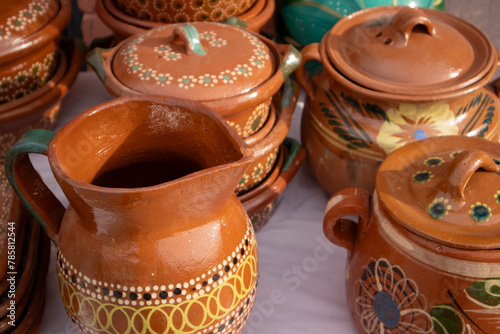 vajilla tradicional mexicana echa artesanalmente con barro, artesanía mexicana en mercado  photo