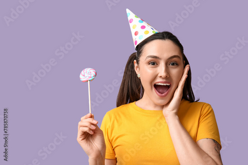 Surprised young woman in pa...
