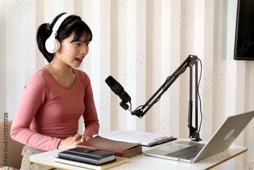 young woman is broadcasting with a microphone  expressing herself