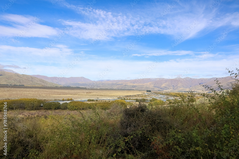 Ausblick auf Traumhafte Landschaft in Neuseeland mit Bergen und unglaublicher Weite Ausblick auf Traumhafte Landschaft in Neuseeland mit Bergen und unglaublicher Weite