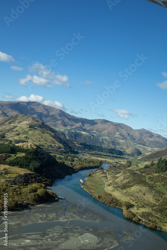 Foto aus dem Flugzeug auf dem Weg zum Milford Sound Berge Seen 